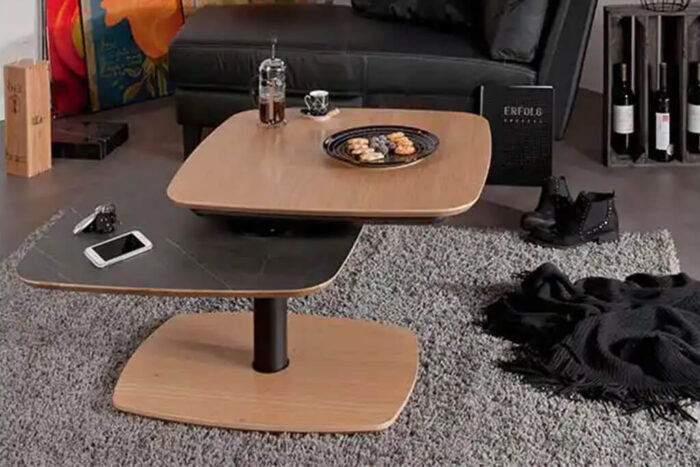 Funktionaler Couchtisch mit zwei Platten - eine aus Holz und eine mit Betonoptik