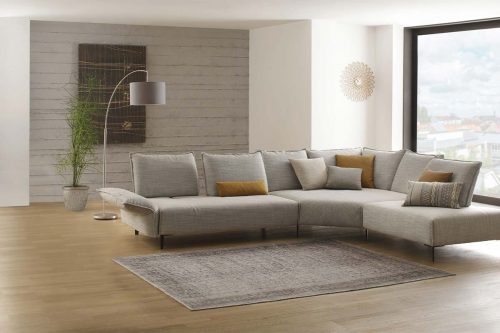 Hellgraues Ecksofa mit großer Kuschelecke und Sitztiefenverstellung