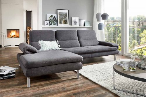 Graues Ecksofa mit breitem Longchair und Faltarmlehne