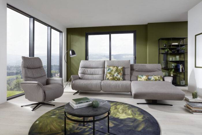 Hellgraues Ledersofa mit elektrischem Longchair
