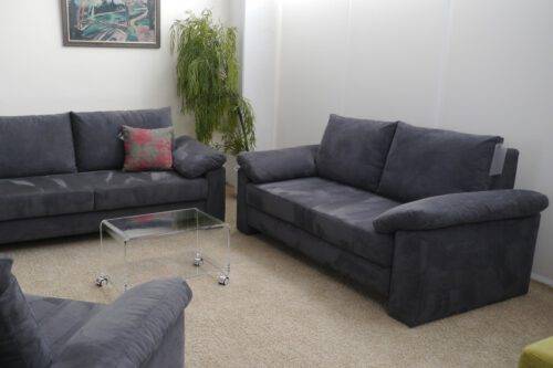 Dunkelgraue Sofagruppe aus 3er, 2er und Sessel