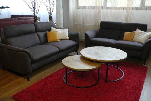 Braune Stoffsofas mit motorischer Relaxfunktion und Sitzvorzug